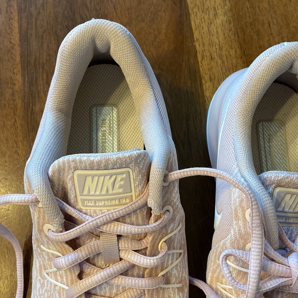 Nike, rose pink sneakers - Picture 5 of 9